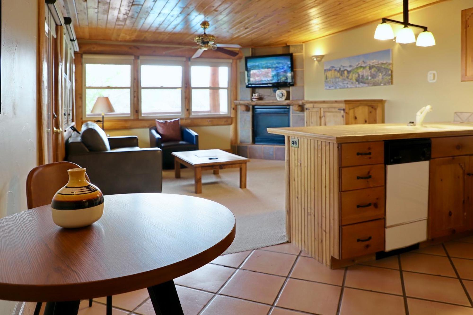 Chipeta Lodge Риджуей Екстериор снимка